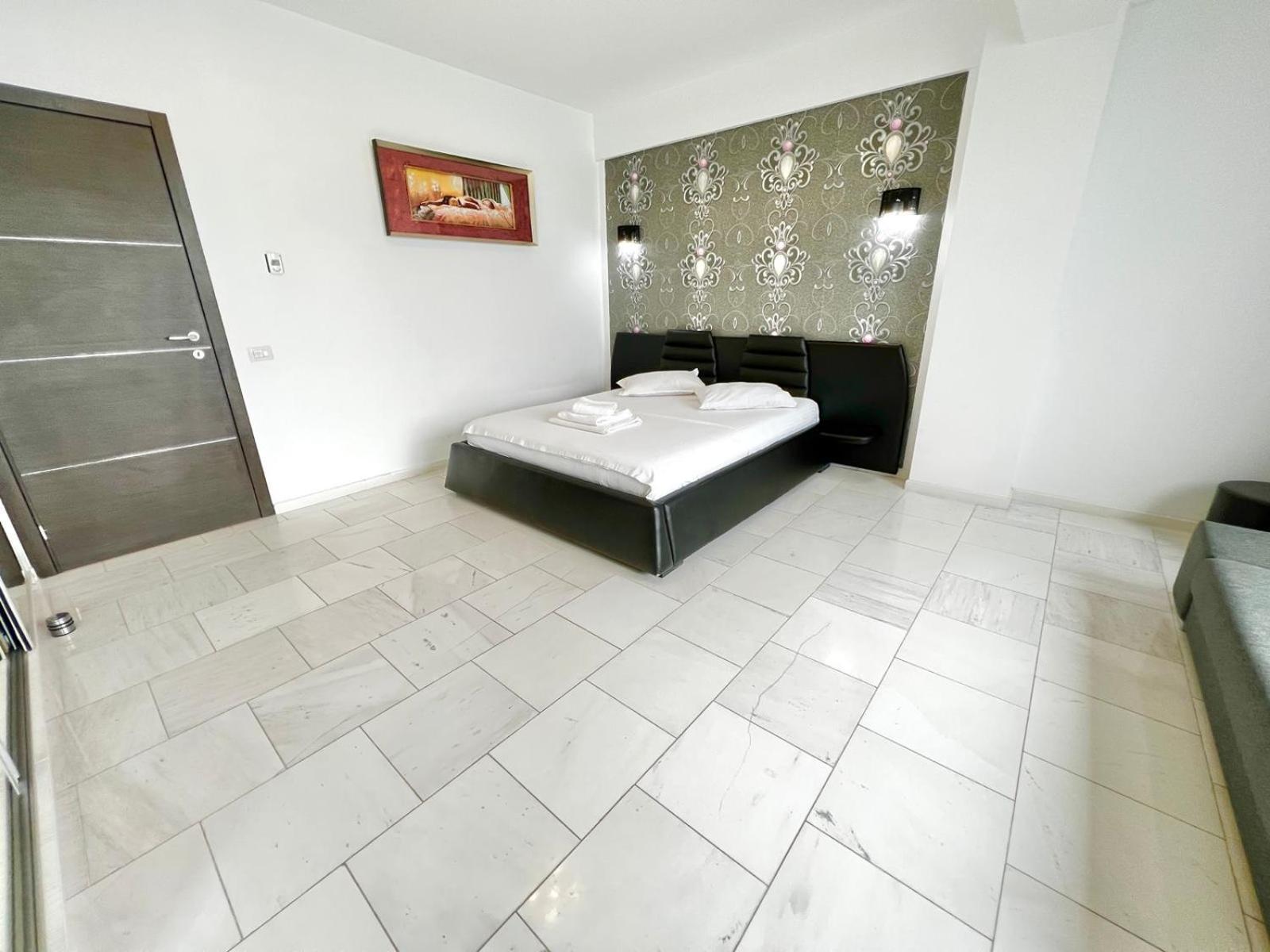 Sophia Lake View Suite Mamaia Εξωτερικό φωτογραφία