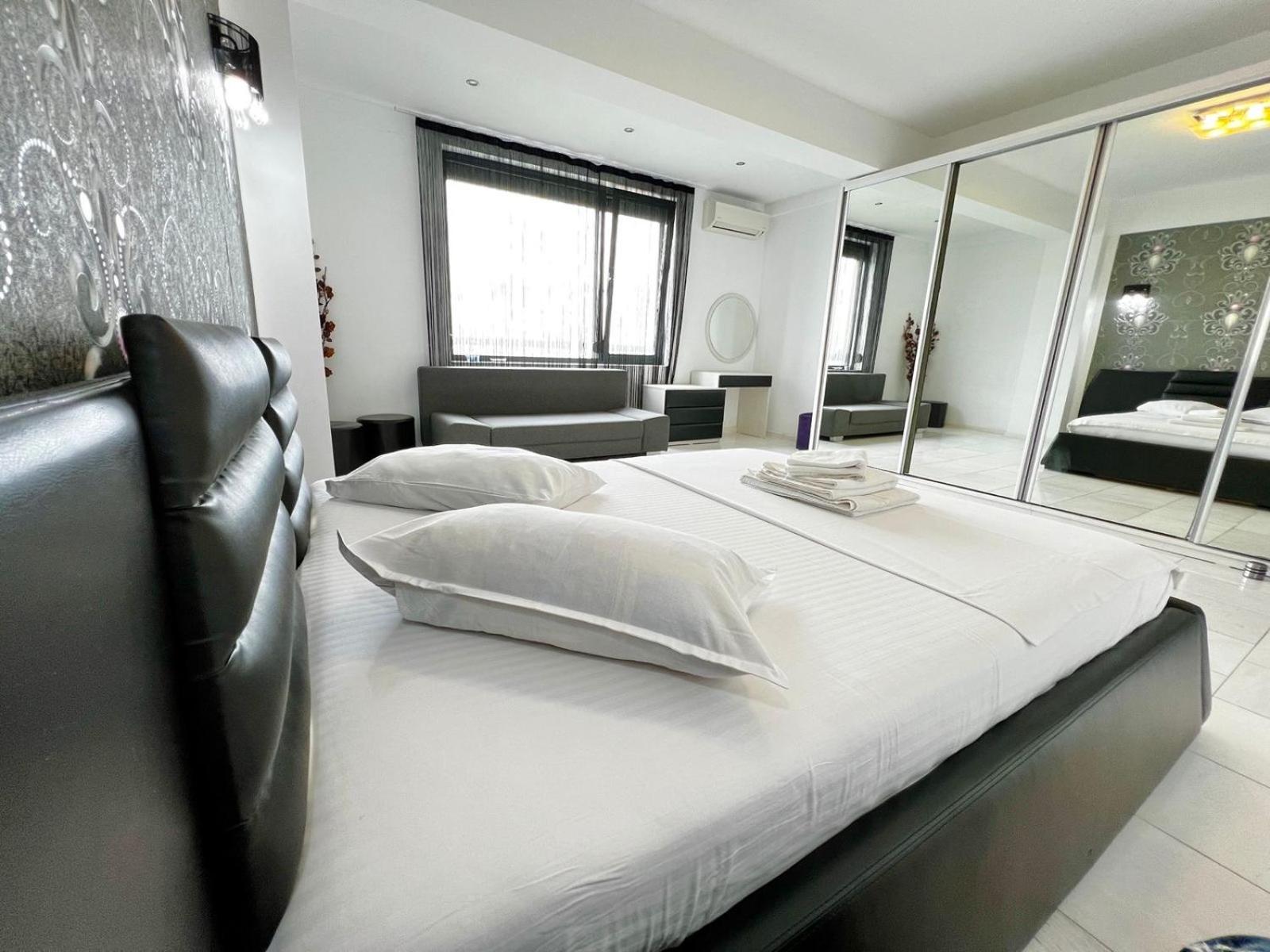 Sophia Lake View Suite Mamaia Εξωτερικό φωτογραφία