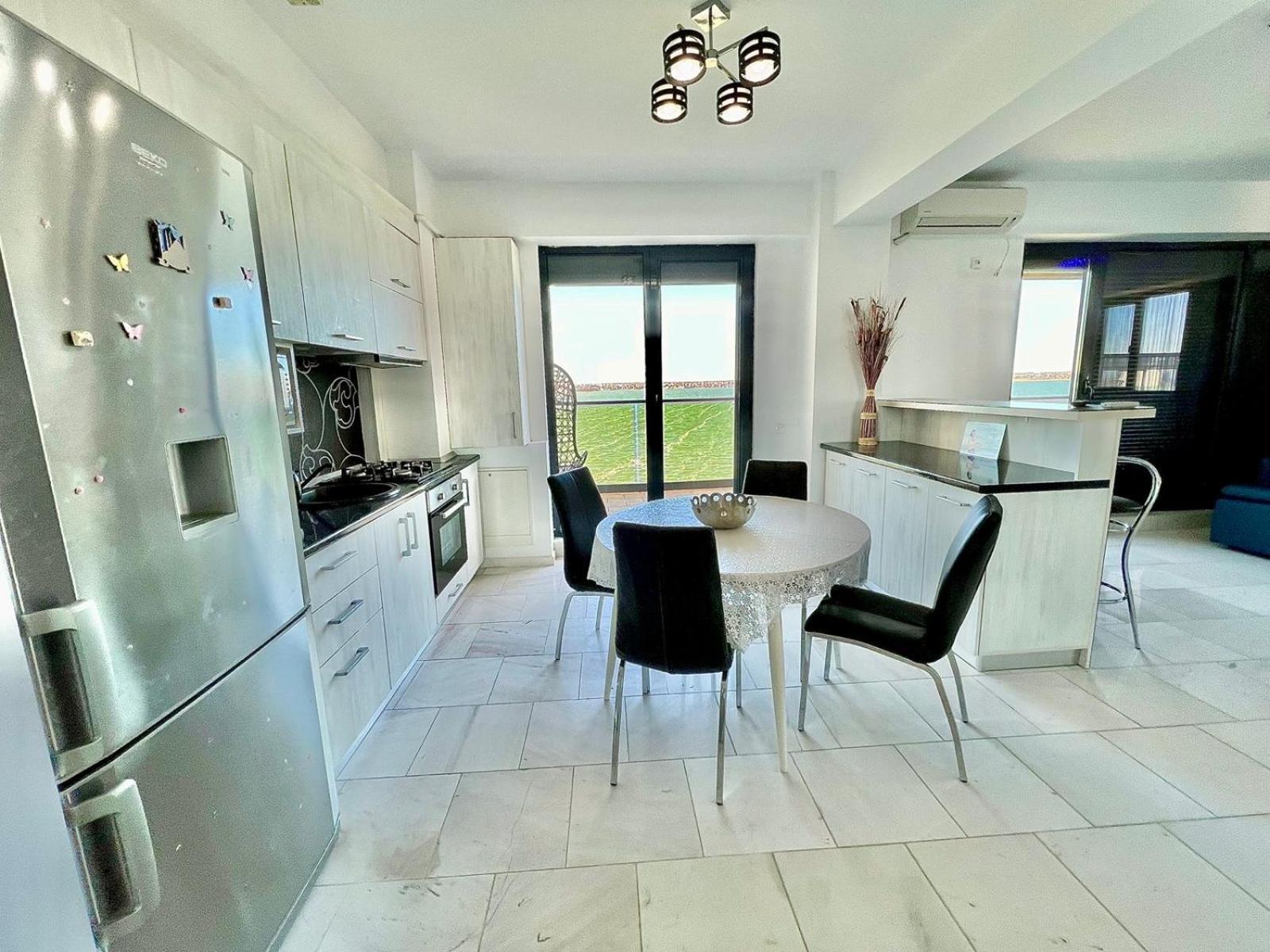 Sophia Lake View Suite Mamaia Εξωτερικό φωτογραφία